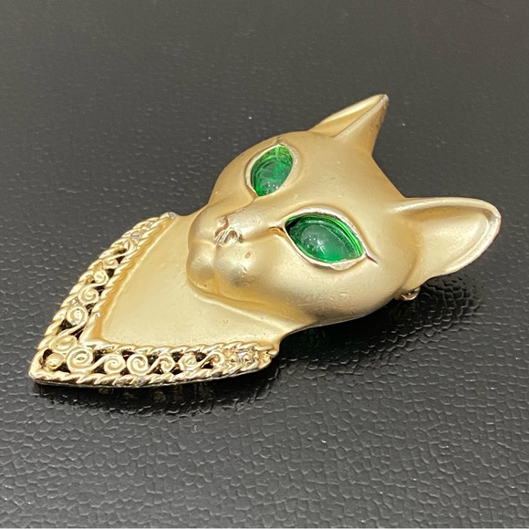 Vintage A.J.C. Signed Egyptian Cat Green Eyes Gold-tone Brooch - Picture 4 of 12